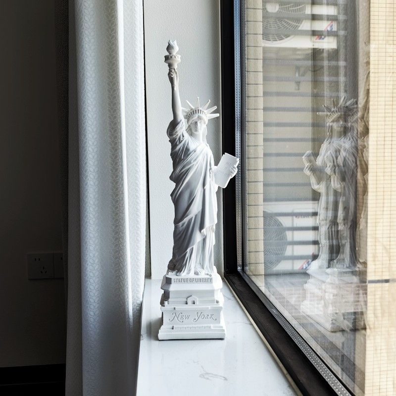 Statue of Liberty Model Desk A - Travel Accessories New York 评论和价格