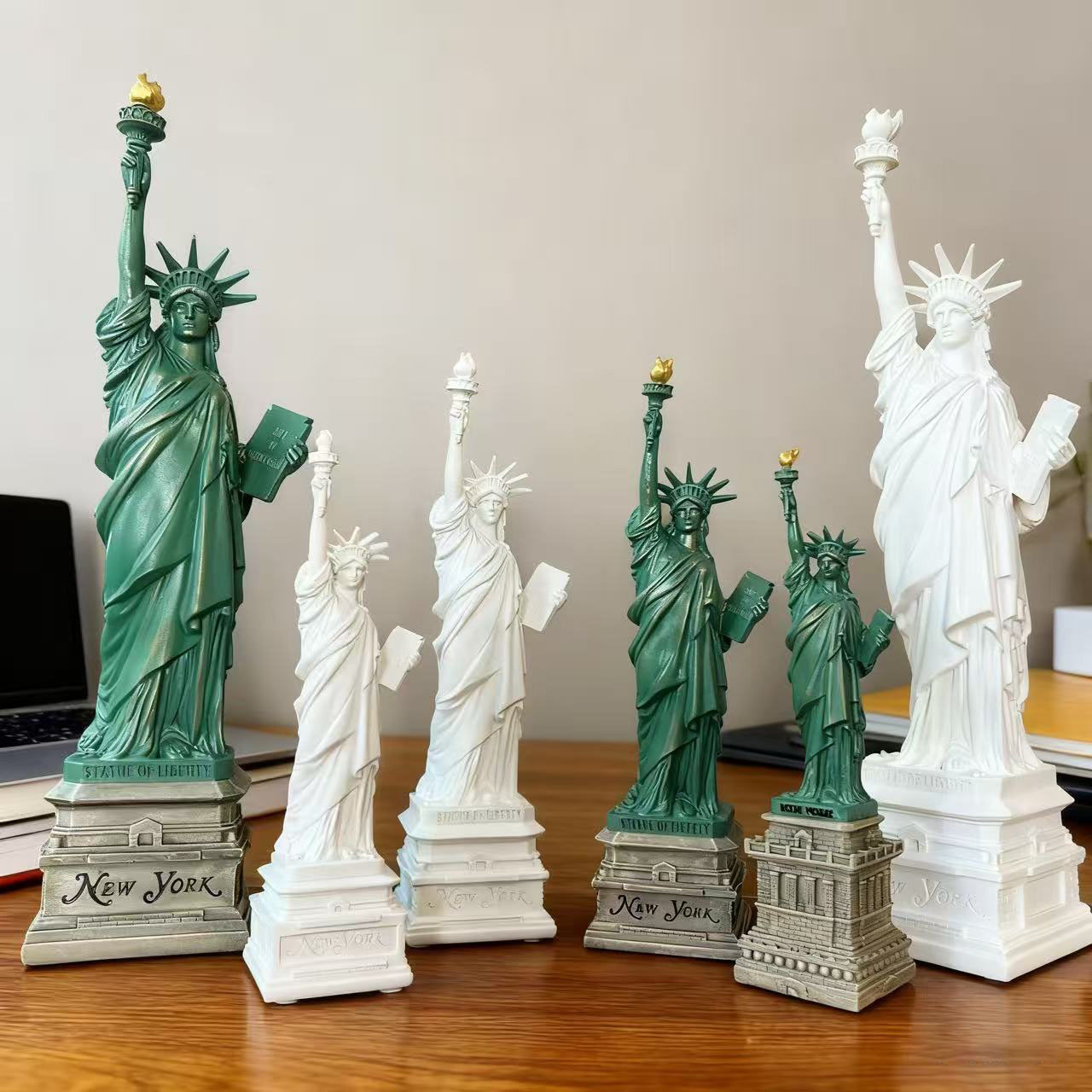 Statue of Liberty Model Desk A - Travel Accessories New York 评论和价格