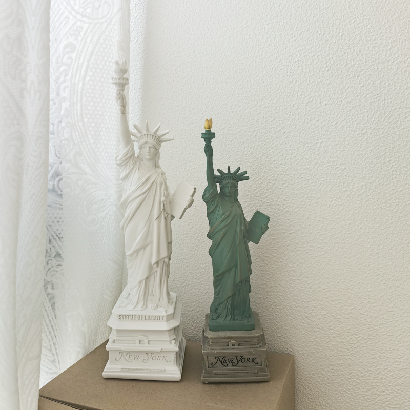 Statue of Liberty Model Desk A - Travel Accessories New York 评论和价格