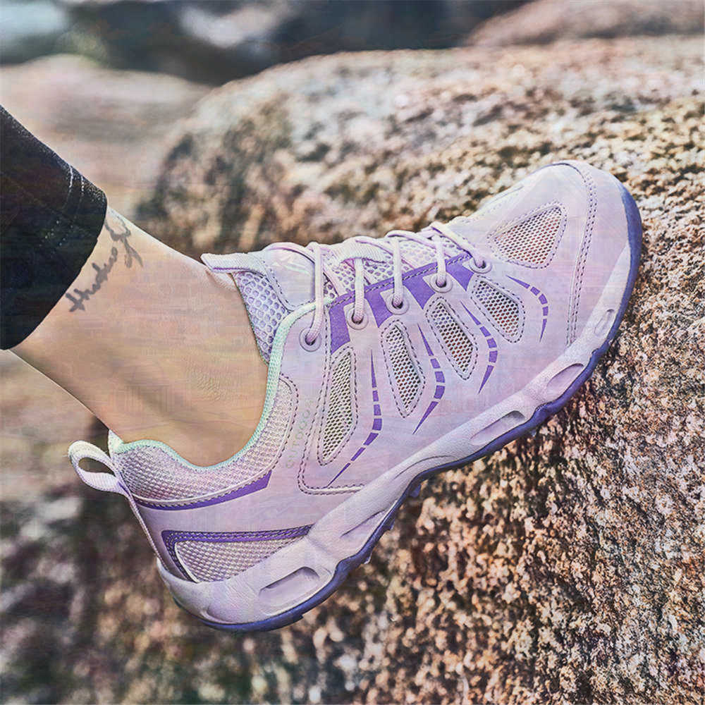 Sumer Round Tip Silver Sneaker - Travel Accessories Shops 评论和价格